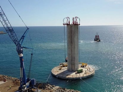 Esteyco construye en la costa de Arinaga, en Gran Canaria, el primer aerogenerador marino de Espa&ntilde;a. Las obras finalizar&aacute;n en el primer trimestre de 2018.