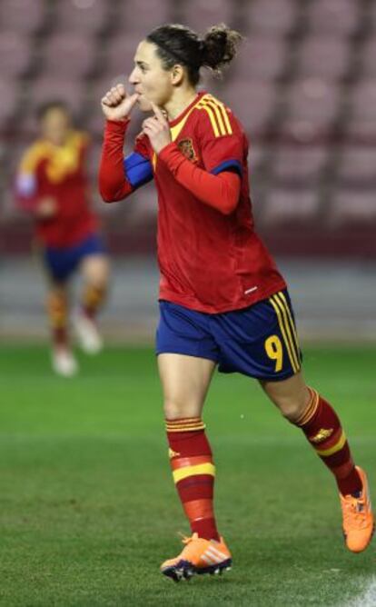 Boquete celebra uno de sus goles a Macedonia.