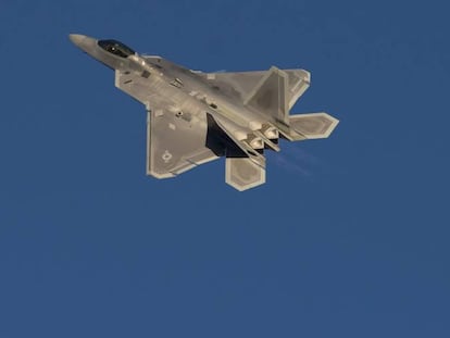 El caza bombardero F-22 Raptor de Lockheed Martin