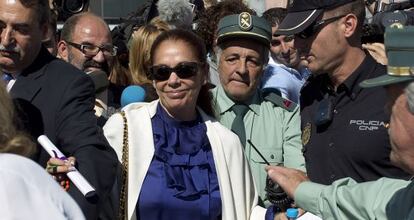 Isabel Pantoja a la salida de la Audiencia Provincial en 2012.