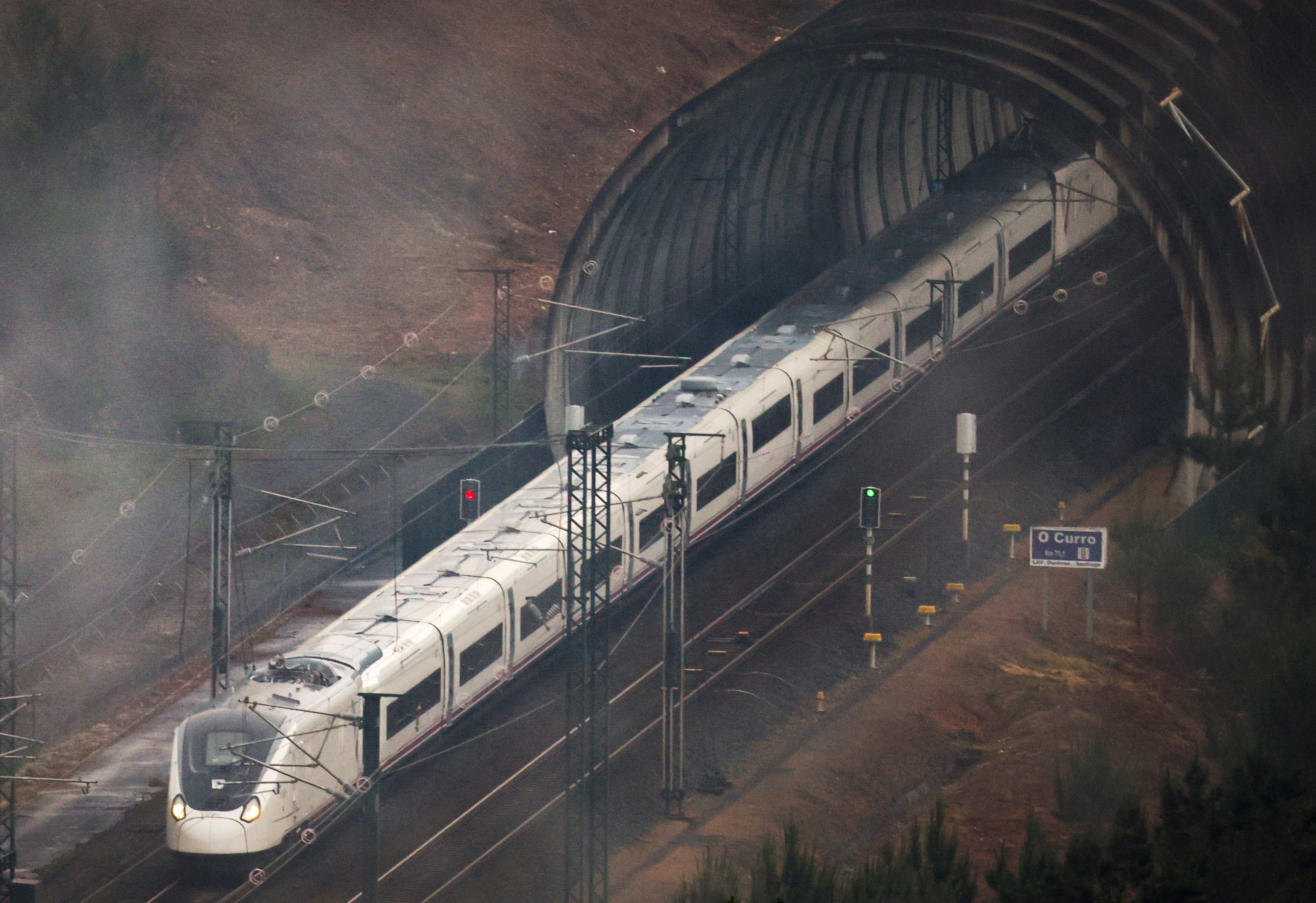 Uno de los trenes de alta velocidad Avril S106 de Renfe.