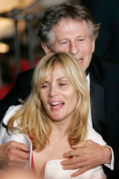 Roman Polanski y su mujer Emmanuelle Seigner, en 2006.