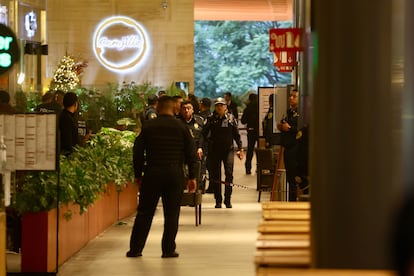 Members of the Secretariat of Citizen Security of Mexico City in Plaza Miyana, in the Polanco neighborhood, on December 4, 2024.