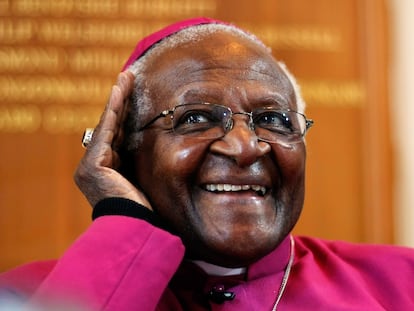 El arzobispo sudafricano Desmond Tutu, en una conferencia de prensa, a mediados de 2010 en Ciudad del Cabo (Sudáfrica).