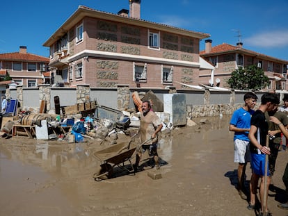 Villamanta (Madrid), este martes, día en que la presidenta de la Comunidad de Madrid, Isabel Díaz Ayuso, ha recorrido la zona más afectada por la dana.