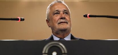 José Antonio Griñán tras presentar su dimisión como presidente de la Junta de Andalucía.
