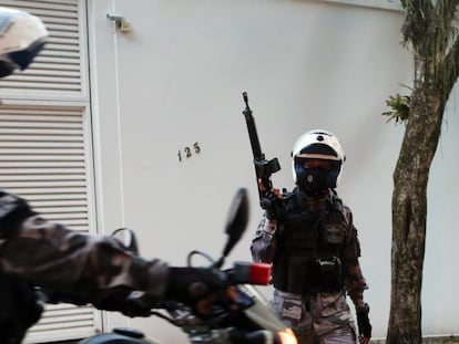 Policiais no Rio de Janeiro.