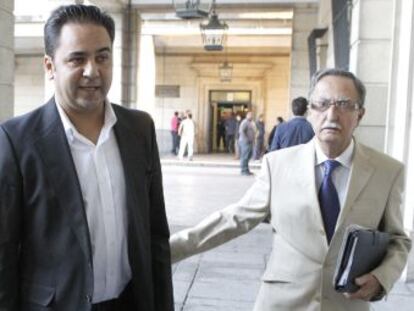 El exalcalde de Camas (Sevilla) Agust&iacute;n Pav&oacute;n, accede a la Audiencia de Sevilla.