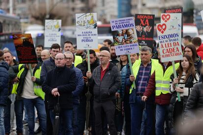 Ganaderos y agricultores gallegos durante una propuesta en A Coruña el 15 de febrero.