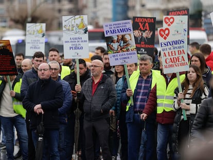 Ganaderos y agricultores gallegos durante una propuesta en A Coruña el 15 de febrero.