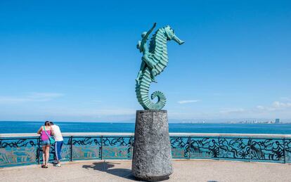 Una escultura en el Malecón de Puerto Vallarta (México).