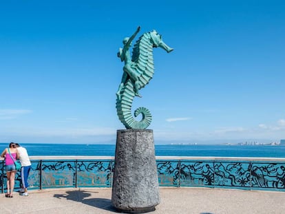 Una escultura en el Malecón de Puerto Vallarta (México).