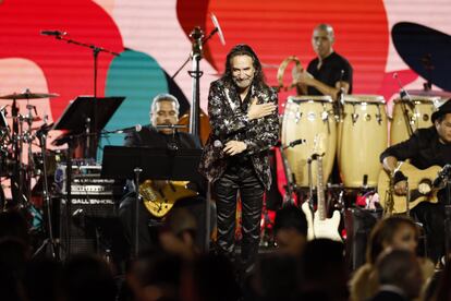 Marco Antonio Solis durante el concierto que dio en el evento en su honor, al ser nombrado Persona del Año.