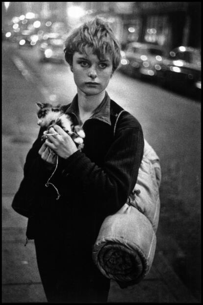 'Londres. Chica con gatito, 1960'.