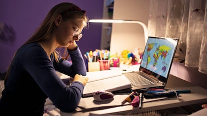 lámpara con pinza y cuello flexible