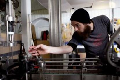 Proceso de embotellado en The Kernel Brewery, en Bermondsey (Londres).