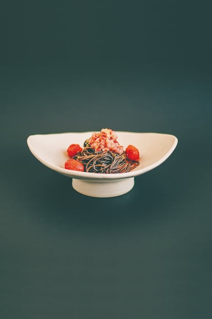 Los espaguetis de sepia con tartar de carabinero son una creación de María Lo, cuya receta puede encontrarse en el libro 'Cocínalo. Recetas con sabor y alma' (Editorial Grijalbo).