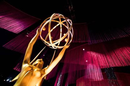 Una estatua de Emmy se exhibe este jueves durante la vista previa para la prensa de los Governors Ball de los Emmy Awards en Los Ángeles.
