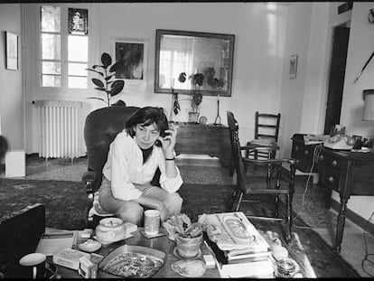 La escritora Patricia Highsmith, en su casa de la localidad francesa de Montcourt-Fromonville en 1976.