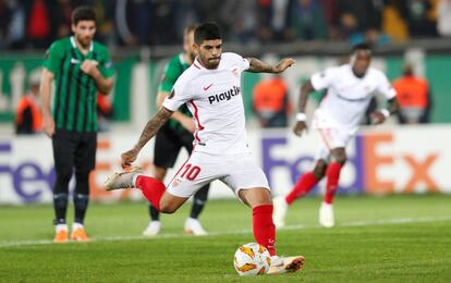 Banega lanza el penalti del triunfo del Sevilla.