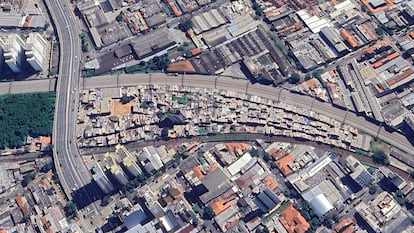 El terreno que ocupa la favela do Moinho en el barrio Campos Elíseos, pertenece al gobierno federal brasileño y el Gobierno del Estado de São Paulo lo ha solicitado para construir un parque.