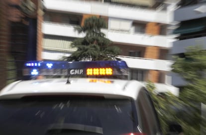 Un coche 'Z', como se les conoce en la jerga policial,  sale después un  aviso.