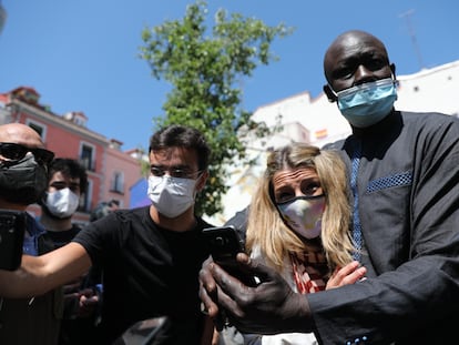 La vicepresidenta tercera y ministra de Trabajo, Yolanda Díaz, durante un acto de campaña de Podemos este domingo en Lavapiés.