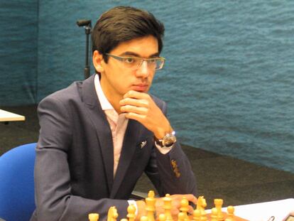 Anish Giri, poco antes de empezar una partida en Wijk aan Zee