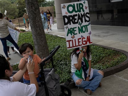 Juez declara ilegal el programa DACA para los inmigrantes llegados de niños