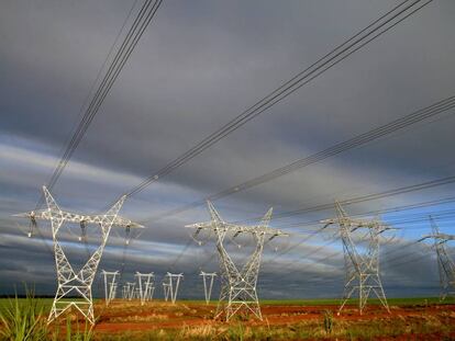 Varias redes eléctricas de alta tensión, en una imagen de archivo.