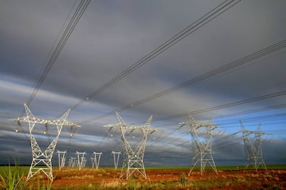 Varias redes eléctricas de alta tensión, en una imagen de archivo.