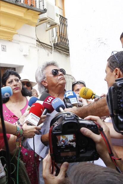 Manuela Carrasco y Pansequito, a las puertas de la sede del Instituto Andaluz del Flamenco.