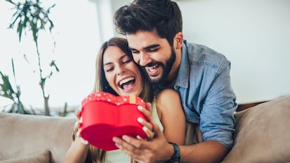 La mayoría de regalos van acompañados de cajas y envoltorios, ¡listos para regalar!. GETTY IMAGES.