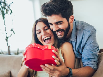 La mayoría de regalos van acompañados de cajas y envoltorios, ¡listos para regalar!. GETTY IMAGES.