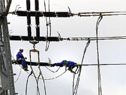 Desmantelamiento de torres de alta tensión