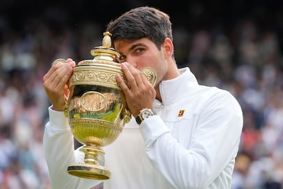 Carlos Alcaraz celebra su victoria en Wimbledon, el pasado 14 de julio.