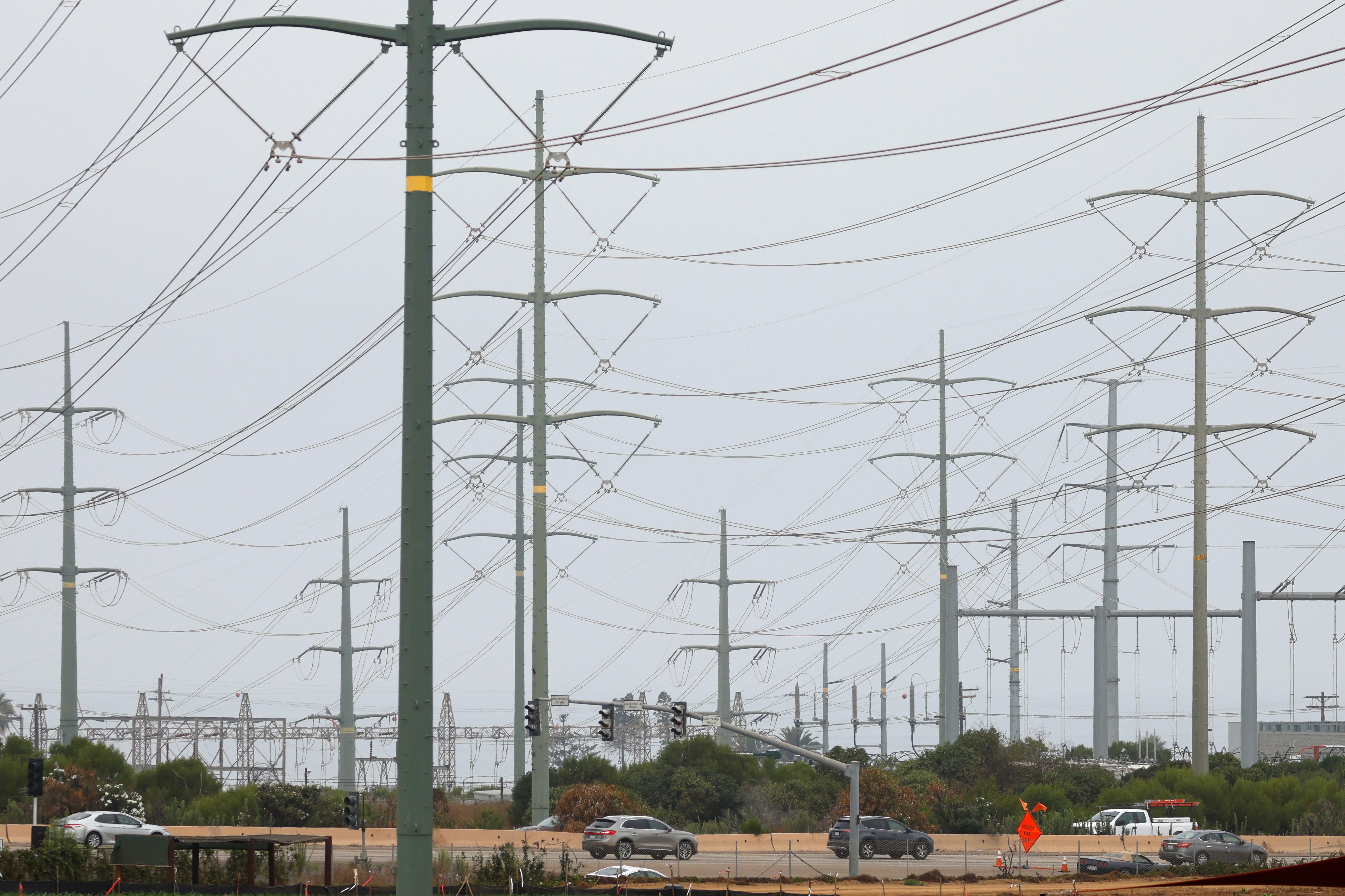 Líneas eléctricas en Carlsbad (California, EE UU).