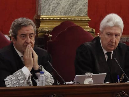 Los fiscales Javier Zaragoza y Fidel Cadena, en una sesión del juicio del 'procés', en noviembre de 2019.
