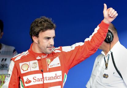 Alonso celebra su tercer puesto.