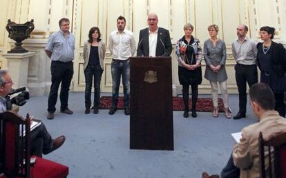 El diputado general, Martín Garitano, durante la lectura ayer en San Sebastián de una declaración de Gobierno de la Diputación de Gipuzkoa.