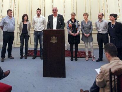 El diputado general, Martín Garitano, durante la lectura ayer en San Sebastián de una declaración de Gobierno de la Diputación de Gipuzkoa.