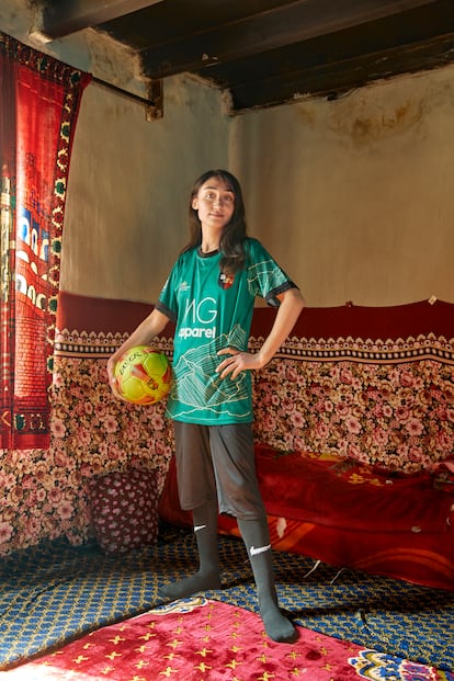 Nabila Rehman, Capitana del Baba-Gondi Chipurson, en su casa. 