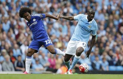 O jogador da Costa do Marfim é o único africano que entre os 23 melhores jogadores do mundo. Yaya Touré é o líder do meio-campo do Manchester City. Embora realiza funções defensivas, chega ao ataque com facilidade e marca muitos gols. Aos 32 anos, acaba de ser campeão da Copa Africana de Nações. Na imagem, Touré disputa a bola com o brasileiro William, do Chelsea, em partida disputada em agosto.