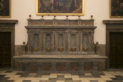 Antesacristía, con la fuente de mármol diseñada por Juan de Herrera.