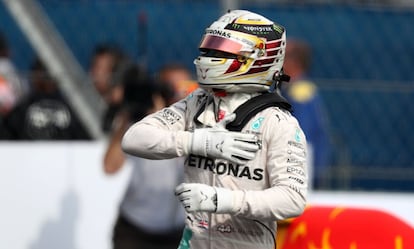 Con esta victoria, Lewis Hamilton se queda a 19 puntos de su compañero de equipo Nico Rosberg en la clasificación general.