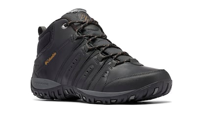 Botas Columbia sobre fondo blanco.