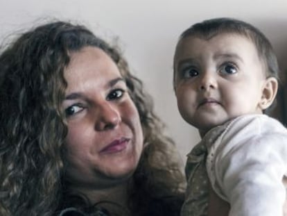Emma, un bebé de nueve meses con una dolencia congénita, recibe una parte del hígado de su tía, de 35 años, en Córdoba