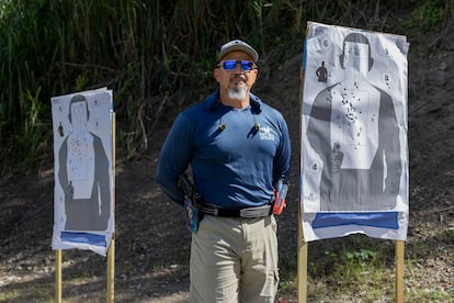 Sigfrido Varela, instructor de uso de armas, en el Centro de Entrenamiento de Homestead, Florida, el 17 de octubre.