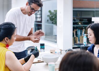 Andreu Carulla durante el taller de la semana del diseño de Singapur.