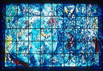 La vidriera de Marc Chagall en memoria de las víctimas del accidente aéreo de 1961 en Zambia, entre las que se encontraba el entonces secretario general de la ONU. |